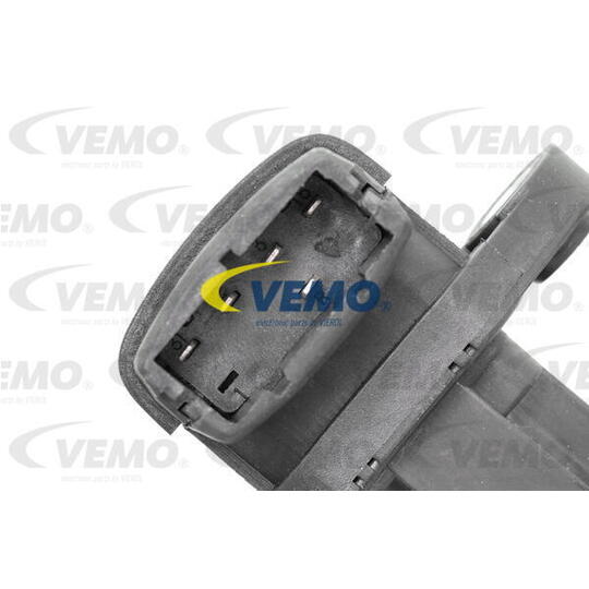 V10-73-0121 - Switch, reverse light 